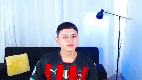 estebancum18 online show from June 3, 1:35 pm