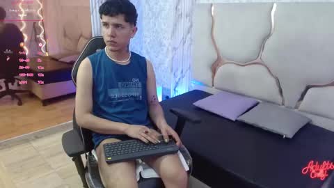 estefan_tay online show from February 4, 8:37 pm