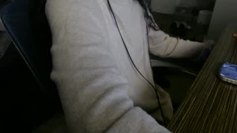 Snapshot of estessaid chatting on October 14, 4:30 am 94Bottles online show from October 14, 4:30 am