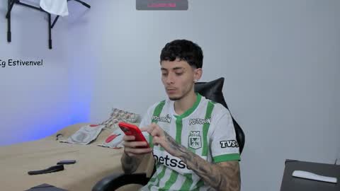 estivenvel online show from February 22, 2:24 am