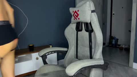 Alex online show from December 19, 8:02 pm