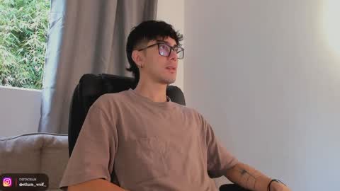 etham_wolf1 online show from April 13, 5:46 pm