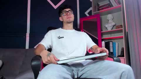 Etham online show from December 4, 2:24 pm