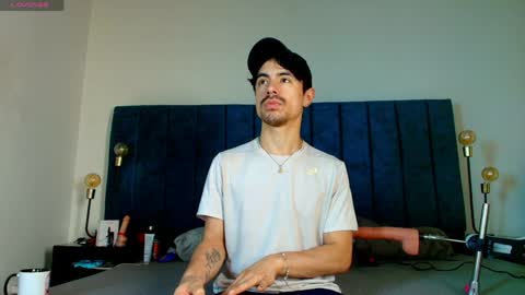 ethan  online show from April 6, 3:36 am