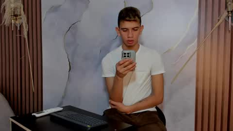 ethanhot_os online show from April 12, 11:49 pm