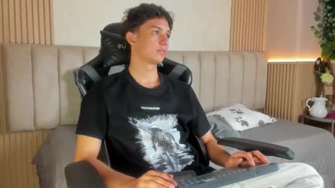 ethanlowell online show from February 25, 4:24 am