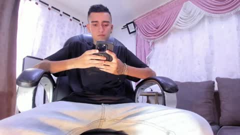 Ethan Boy online show from April 6, 7:14 pm