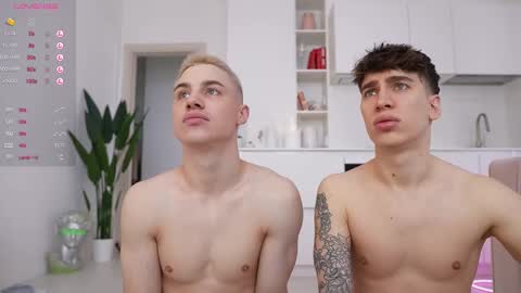 Snapshot of evan_white_ chatting on February 12, 7:34 am evan_white_ online show from February 12, 7:34 am