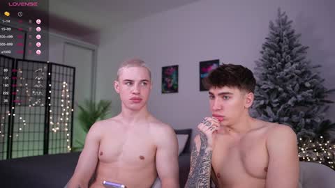 Snapshot of evan_white_ chatting on December 12, 9:40 am evan_white_ online show from December 12, 9:40 am