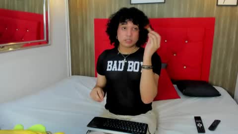 Evann  online show from April 16, 3:50 am