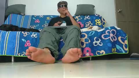 evil_boss1 online show from April 15, 3:06 am