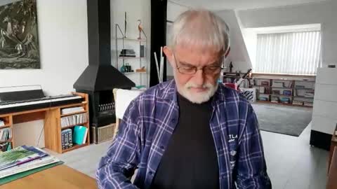 Naaktloper online show from June 4, 1:17 pm