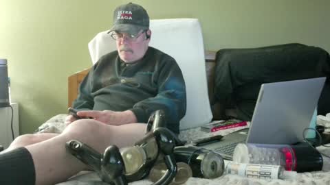 Eyeswideshut63 online show from December 30, 12:22 am