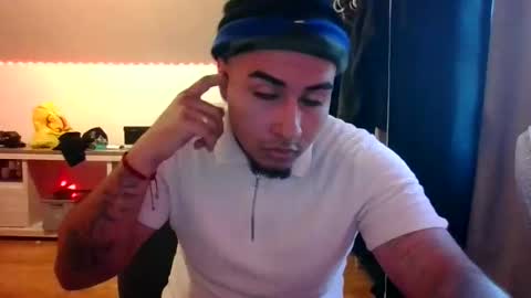 ezzteban935 online show from April 14, 11:37 pm