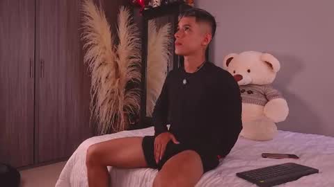 farid_jake_ online show from April 14, 9:47 pm