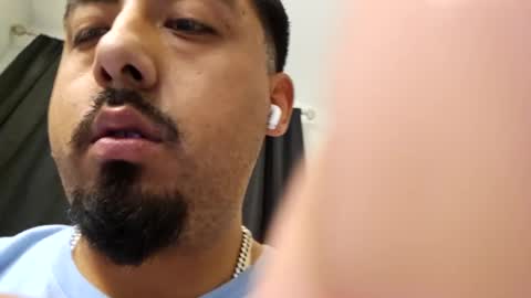 Snapshot of feelsbomber chatting on January 27, 6:09 am feelsbomber online show from January 27, 6:09 am