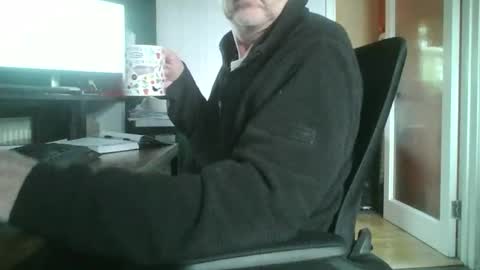 Snapshot of feet_fan69 chatting on December 24, 12:11 pm John Buck online show from December 24, 12:11 pm