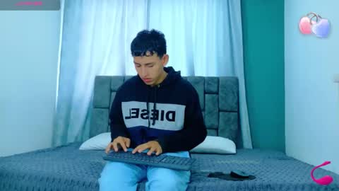 felipehotgonzalez online show from November 17, 12:41 pm