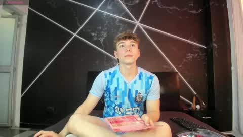 Femboy Max online show from November 27, 11:58 am