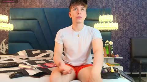 Femboy Max online show from December 21, 12:13 pm