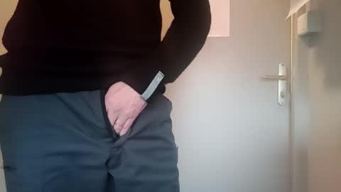 fifi010203 online show from December 7, 12:02 pm