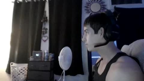 fitboi321 online show from April 18, 4:58 am