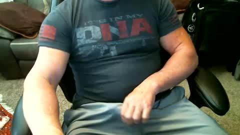 Snapshot of fitguy40 chatting on December 18, 8:25 pm fitguy40 online show from December 18, 8:25 pm