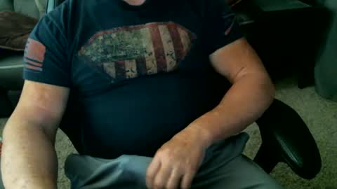 Snapshot of fitguy40 chatting on December 11, 9:00 pm fitguy40 online show from December 11, 9:00 pm