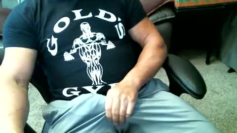 Snapshot of fitguy40 chatting on December 9, 8:18 pm fitguy40 online show from December 9, 8:18 pm
