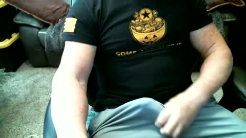 Snapshot of fitguy40 chatting on January 6, 8:07 pm fitguy40 online show from January 6, 8:07 pm