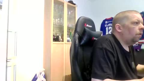 fluffy_espen online show from April 23, 8:30 am