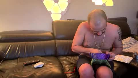 FlyerStud Mtl online show from April 3, 1:08 pm