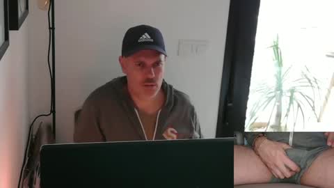 Snapshot of francescoes chatting on January 6, 11:29 am francescoes online show from January 6, 11:29 am