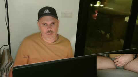 Snapshot of francescoes chatting on January 8, 6:41 pm francescoes online show from January 8, 6:41 pm