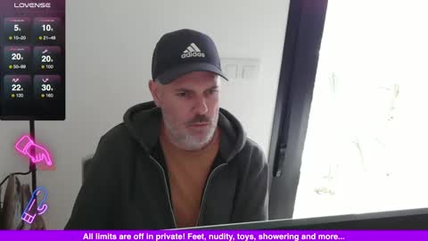 Snapshot of francescoes chatting on January 20, 1:32 pm francescoes online show from January 20, 1:32 pm
