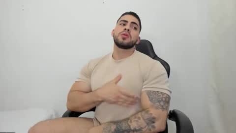 frank_foxx1 online show from February 26, 3:41 am