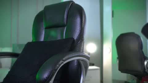 Frank Farrell. Hey remember to give me a thumbs up Ty online show from November 10, 3:00 am