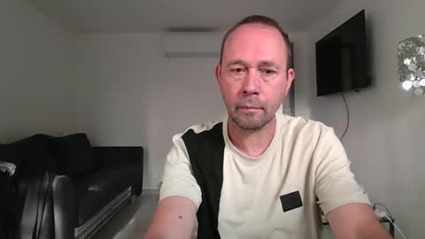 fredodu41 online show from April 10, 7:37 am