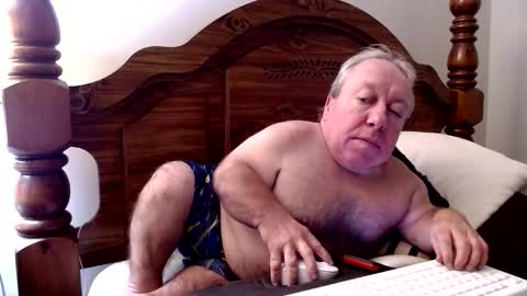 Cute Lil Man online show from December 18, 8:32 am