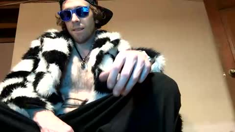 freeyourmind247 online show from December 5, 8:44 am