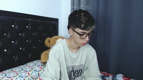 gabriel_x18 online show from February 3, 6:22 am