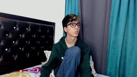 gabriel_x18 online show from March 2, 4:56 am