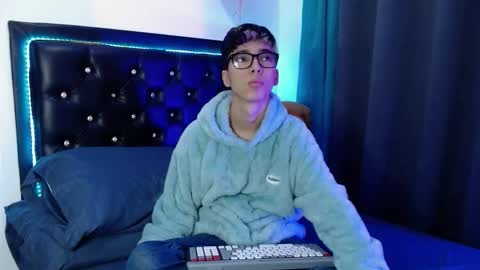 gabriel_x18 online show from February 13, 10:48 pm