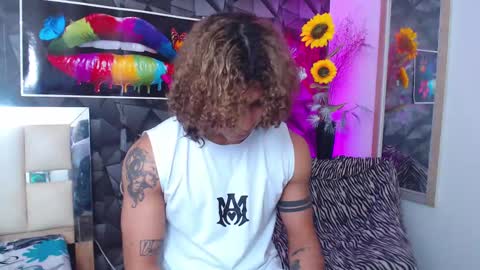 Snapshot of gael__david chatting on March 11, 2:43 am Gael online show from March 11, 2:43 am