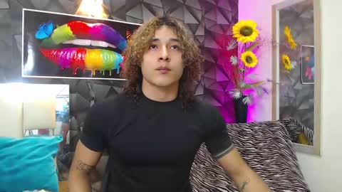 Snapshot of gael__david chatting on March 8, 3:26 am Gael online show from March 8, 3:26 am