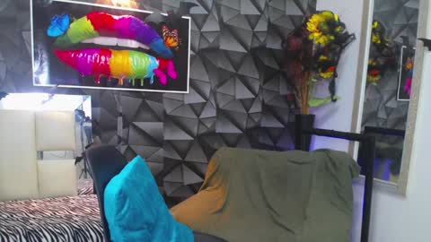 Snapshot of gael__david chatting on December 4, 4:10 am Gael online show from December 4, 4:10 am