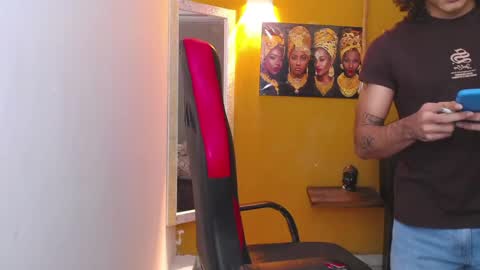 Snapshot of gael__david chatting on February 16, 3:26 am Gael online show from February 16, 3:26 am