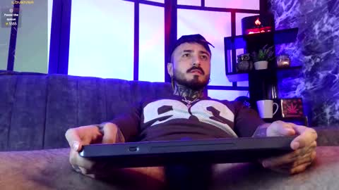 Chris  Dont forget to gift me thumb up Its very important to me and makes me happy AF  online show from December 15, 7:16 am