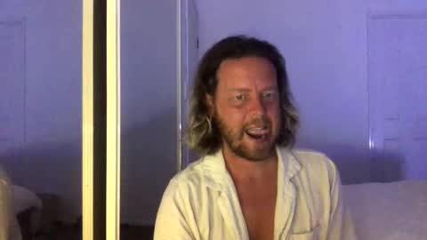 Snapshot of gcsurfer81 chatting on October 21, 8:39 am gcsurfer81 online show from October 21, 8:39 am