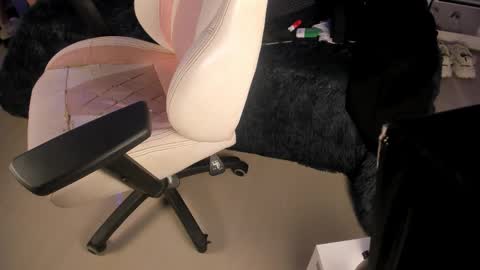 genesis_js online show from November 28, 5:10 am